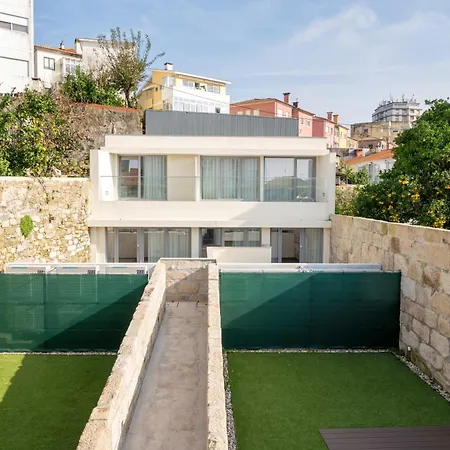 Host Wise - Fervenca Boutique Palace Appartement